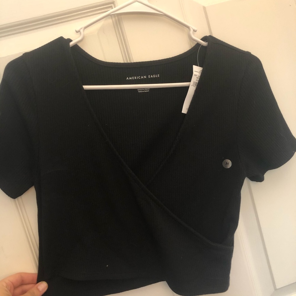 AE WRAP FRONT CROPPED T-SHIRT
